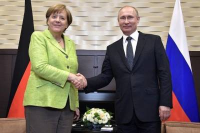 Меркель призвала к продолжению конструктивного диалога с РФ