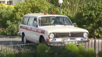 В больнице Алматинской области появилась ретро-машина скорой помощи. Она будет развозить лекарства