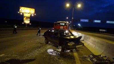 На Кольцовском тракте пьяный водитель врезался в ограждение: пострадала 17-летняя девушка