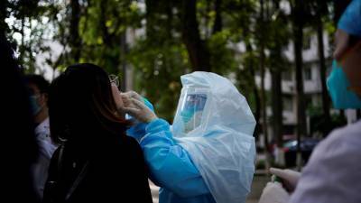 В Китае за сутки коронавирус выявили у 33 новых носителей