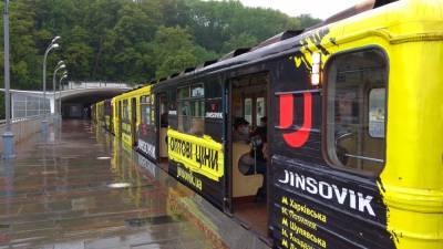 Метро закроют, маршрутки отменят: Шмыгаль рассказал, что ждет украинцев