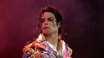 Дочь Майкла Джексона выложила редкие домашние фото с певцом