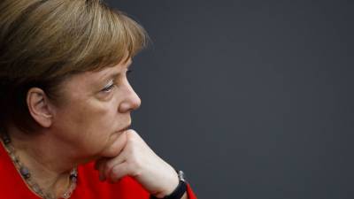 Меркель заявила о необходимости продолжения диалога с Россией
