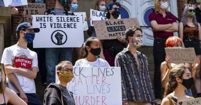 Протесты Black Lives Matter не привели к скачку коронавируса в США - исследование