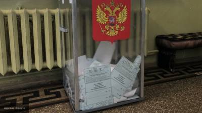 Лидер "Единой России" в Омске Юрий Тетянников принял участие в голосовании по поправкам