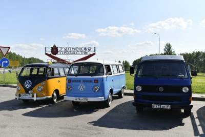 Ленегда Volkswagen Bulli отмечает 70-летие поездкой по Тульской области