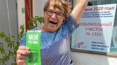 На голосовании за поправки в РФ разыгрывают квартиры: первую выиграла глава участковой комиссии