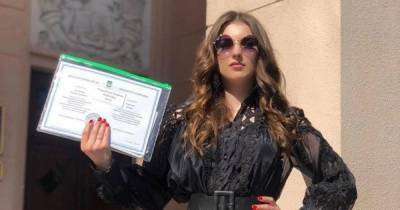 Дочь Кузьмы Скрябина получила медицинское образование и отпраздновала выпускной