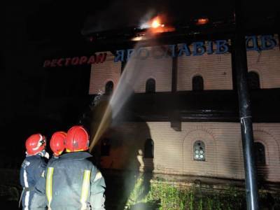 В Киеве произошел мощный пожар в ресторане: тушили более двух часов
