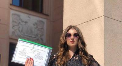 Дочь Кузьмы Скрябина получила диплом медика и отпраздновала выпускной (фото)