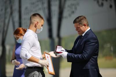 41 волгоградский волонтер удостоился памятной награды