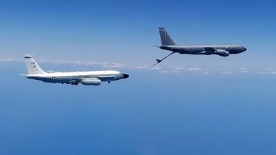 Военные опубликовали видео перехвата американских самолётов над Чёрным морем
