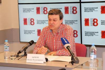 Худрука театра в Воронеже задержали во время заседания по делу «Седьмой студии»