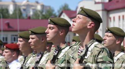 ФОТОФАКТ: Около тысячи военнослужащих внутренних войск МВД приняли присягу