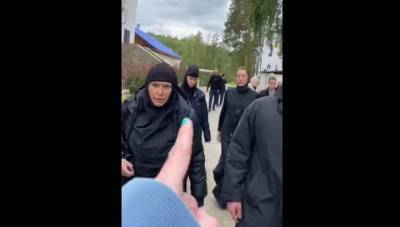 "Кровавая барыня" Ксения Собчак подверглась нападению в монастыре