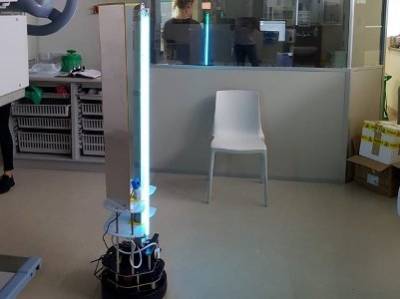 Разработанный в Японии робот очистил пол и стены помещения от коронавируса ультрафиолетом