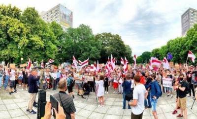 «Нас 97%!» Сотни белорусов вышли на Марши солидарности в разных странах — фото, видео
