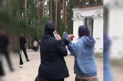 Начало конфликта с Собчак в Среднеуральском монастыре сняли на видео