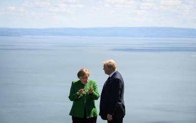Нужно задуматься о мире без лидерства США - Меркель
