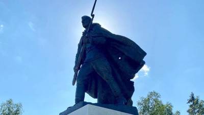 В Новгородской области на трассе открыли памятник героям ВОВ