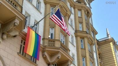 Корнилов после ЛГБТ-акции предложил вывесить на посольстве РФ в США флаг Конфедерации