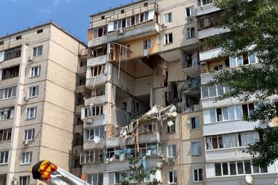Взрыв дома на Позняках: полиция изъяла документы и провела обыски у слесаря