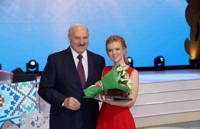 Лукашенко выпускникам: Хочу всем вам, наши дорогие выпускники, пожелать главного – сберечь свою страну