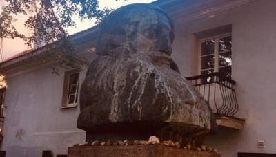 В Вильнюсе осквернен памятник известному раввину