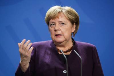 Меркель обвинила Россию в ведении гибридных войн
