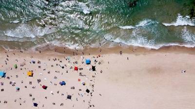 Эффект ограничения: пляж в Бат-Яме опустел, в Ришон ле-Ционе переполнился – видео