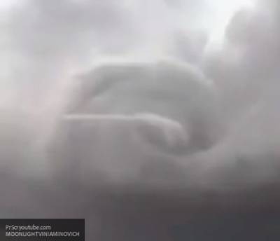 Воронка гигантского смерча в Вологодской области попала на видео