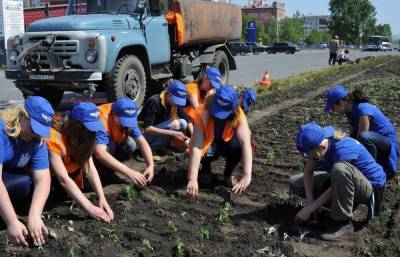 «Подростки могут работать»: Минтруд не поддержал идею выплатить 10 тысяч рублей детям до 18 лет