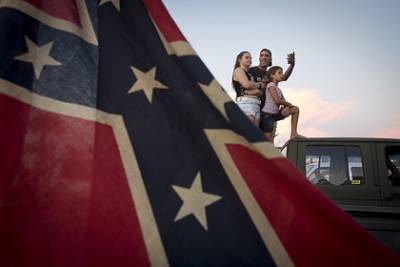 В американском штате задумали поменять «расистский» флаг
