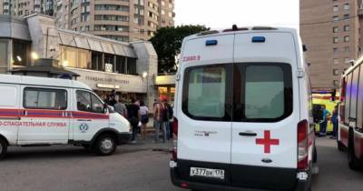 В Петербурге мужчина погиб после падения на рельсы в метро