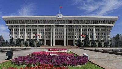У 43 сотрудников аппаратов президента и правительства Кыргызстана обнаружили коронавирус