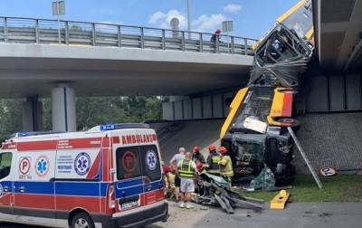 Падение автобуса с моста в Варшаве: выяснилось, что водитель был под воздействием наркотика