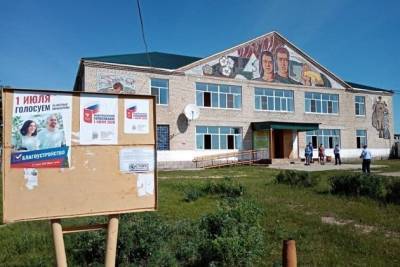 Осипов поручил ускорить идущий по графику капремонт в сельском клубе в Приаргунском районе