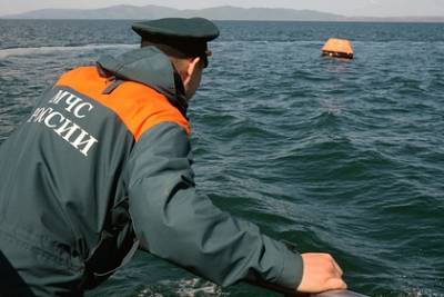 Спасатели нашли пропавших в море на надувной лодке россиян