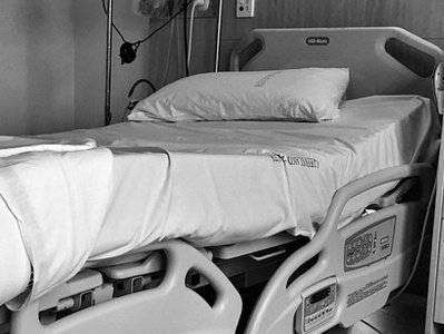 Самым молодым из умерших пациентов с коронавирусом оказался 33-летний мужчина, а самым пожилым – 87-летняя женщина