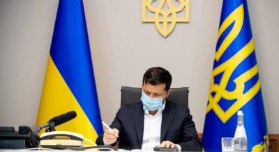 "Правильно ли мы живем?": Зеленский обратился к украинцам в День Конституции (видео)