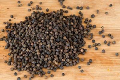 Панацея от десятка проблем: врачи рассказали о невероятных свойствах черного перца