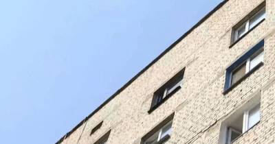 В Харькове пятилетний ребенок выпал из окна, пока родителей не было дома