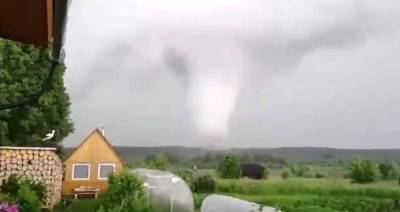 Гигантский торнадо в Вологодской области попал на видео