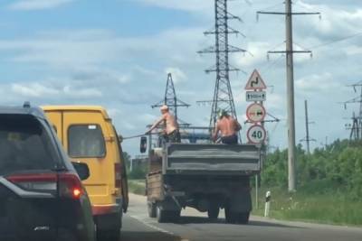 Дорожные рабочие заинтриговали костромских водителей