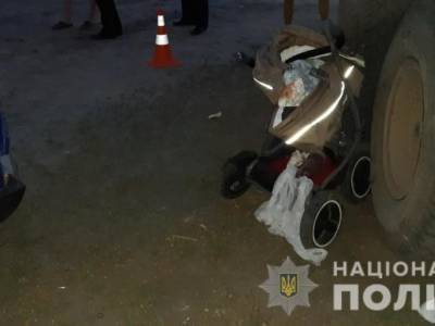 В Харькове легковушка наехала на коляску с малышом: ребенок погиб