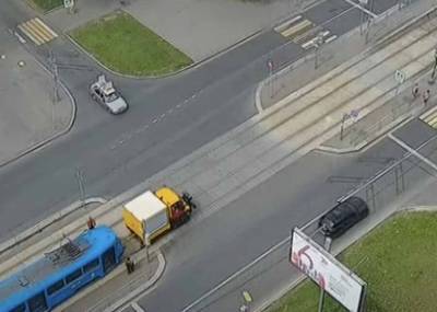 Движение трамваев на Симферопольском бульваре в Москве восстановлено