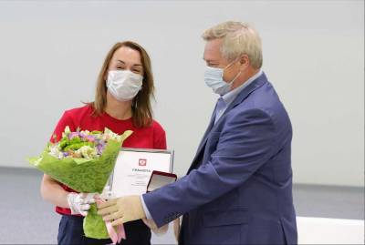 Встреча на "Самбекских высотах": губернатор вручил медали донским волонтерам