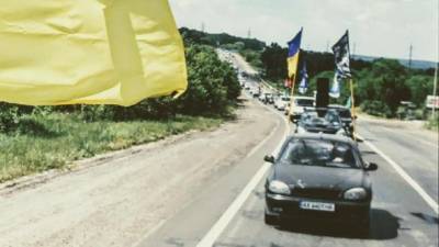 По случаю Дня Конституции в Харькове прошел автопробег
