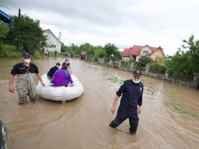 В результате паводков в Украине остаются подтопленными 95 сел