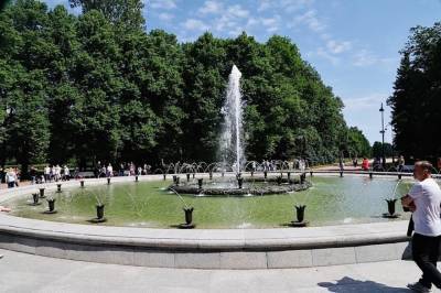 Фонтан «Слава» в парке Победы дал старт работе фонтанов Петербурга в этом году